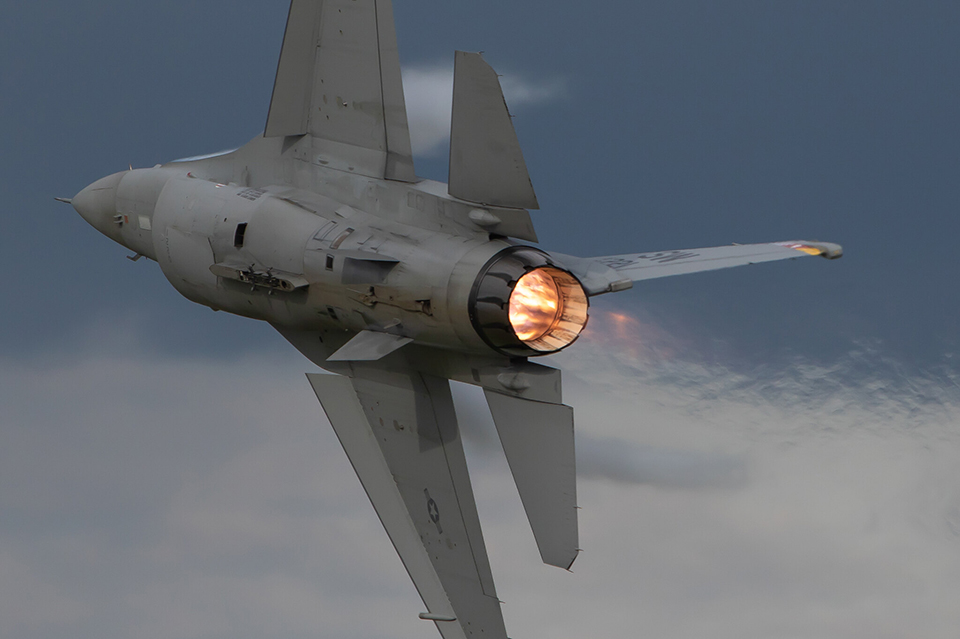 F-16 Viper Demo Team Performing at AirVenture 2020